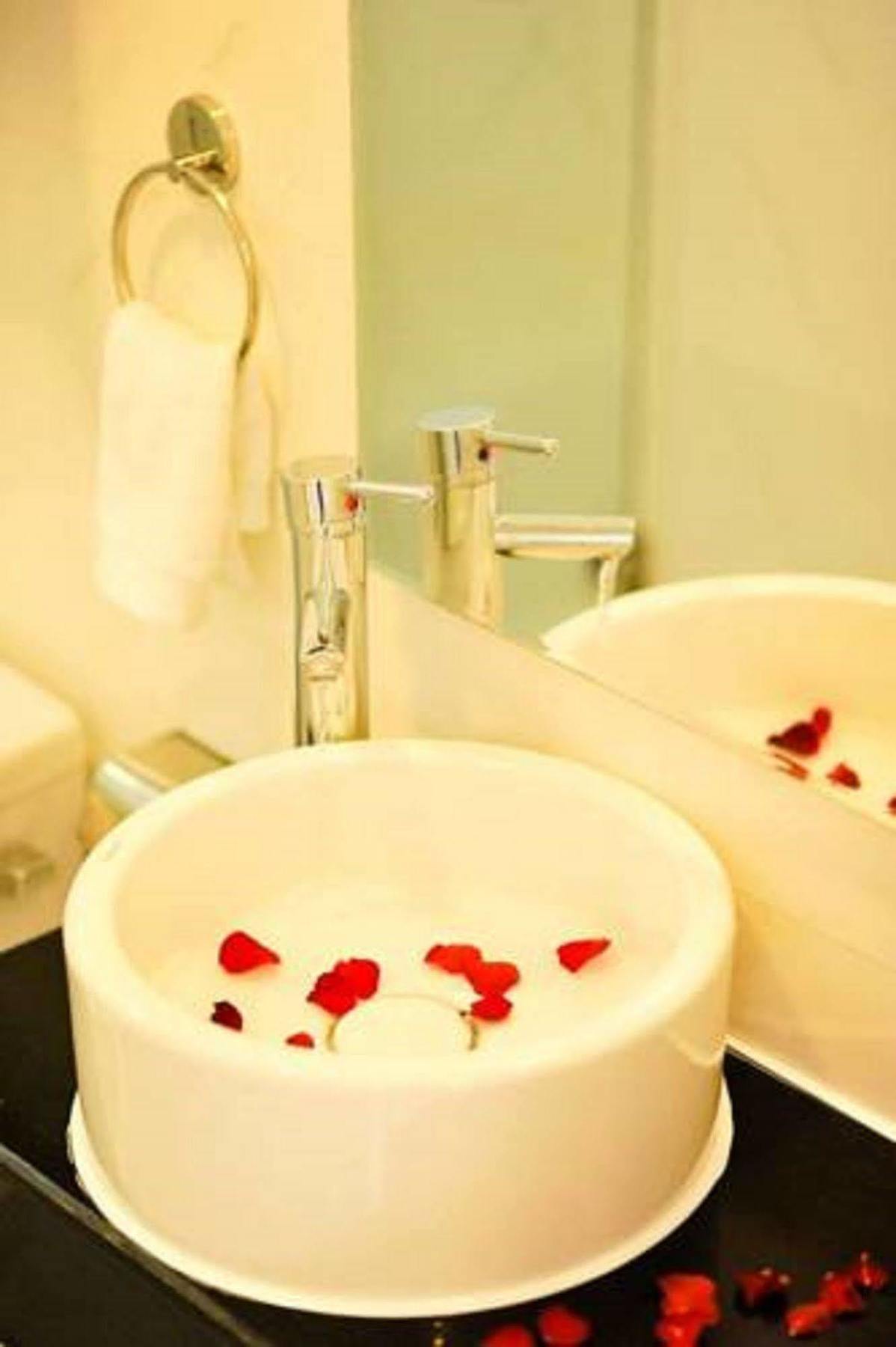 Allure Hotel Thuy Trieu Bagian luar foto